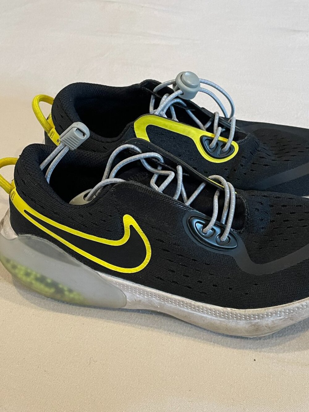 Nike Boys 3.5 Black & Yellow Running Sneakers